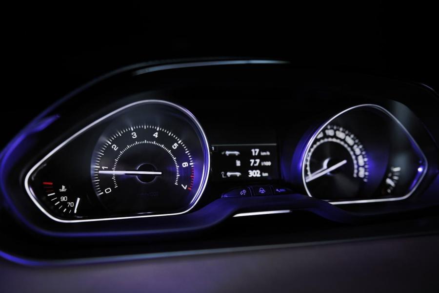  Peugeot 208 XY Concept 2012 года  (фото 11 из 24)
